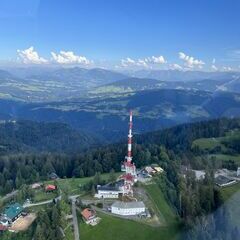 Flugwegposition um 15:39:56: Aufgenommen in der Nähe von Gemeinde Lochau, Lochau, Österreich in 1074 Meter